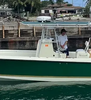 Our fleet 31-foot Contender, off we go!